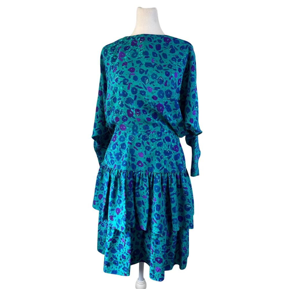 Vintage ‘80s St. Gillian 100% Silk Batwing Sleeve Tiered Knee Length Dress